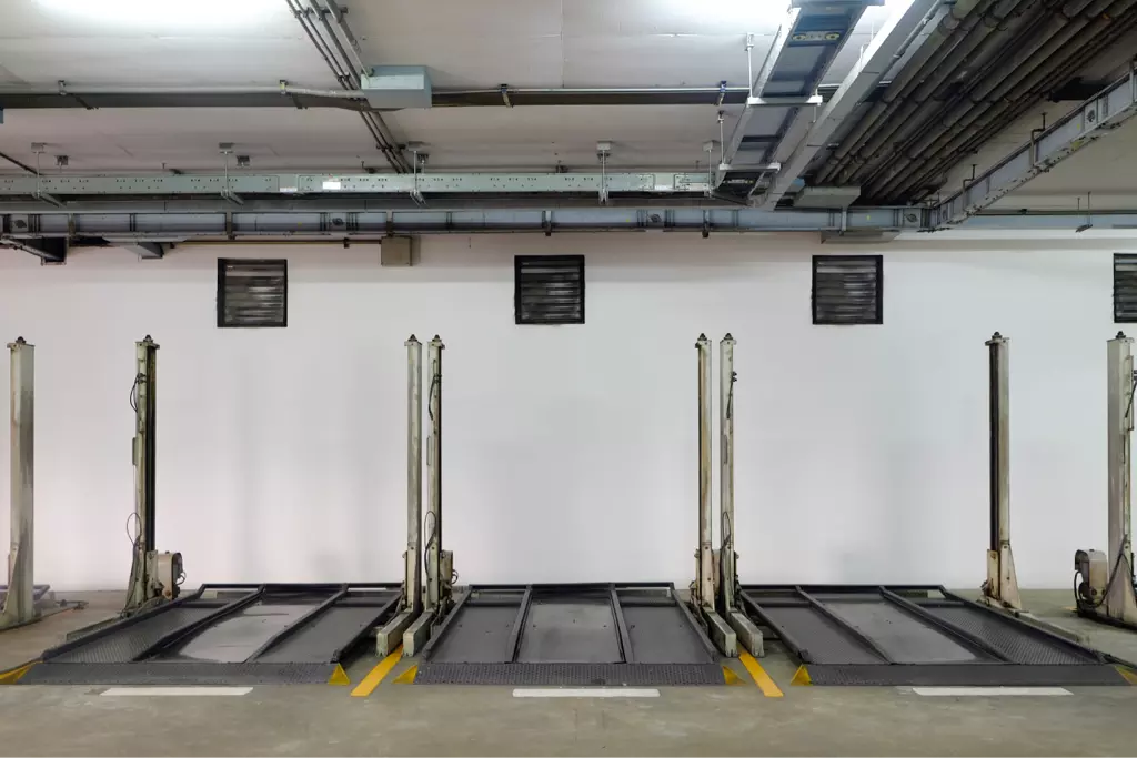 img-garage-vehicle-lift-system-1024x683